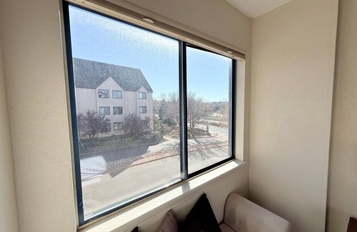 Englewood Condo | 2BR | 2Bath Retreat Near Denver | Gym | Work