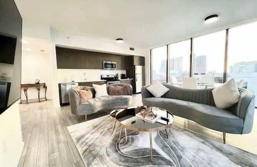 West End Apartment | 2BR Lux Downtown Apt amazing view Austin