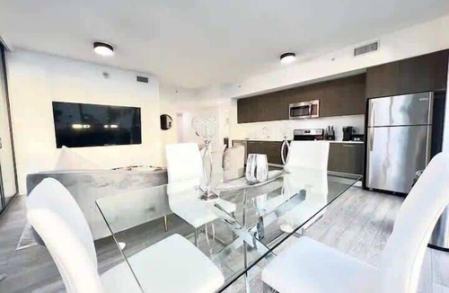 West End Apartment | 2BR Lux Downtown Apt amazing view Austin