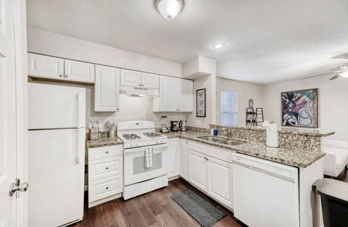 Franklin Park Apartment | 2BR Pet-friendly South Austin home - Austin Casa