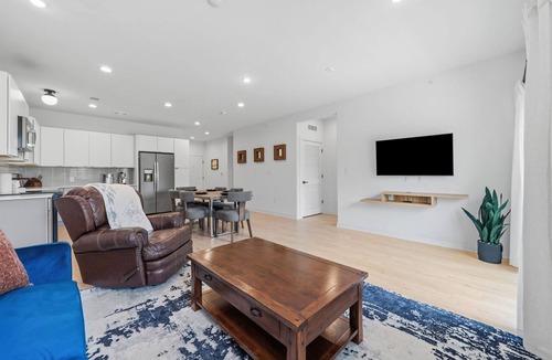 West Congress Condo | 2BR South Congress Condo for 6, Near DT!
