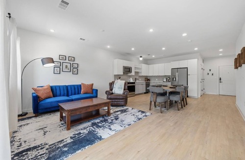 West Congress Condo | 2BR South Congress Condo for 6, Near DT!