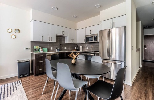West Bellevue Bed & Breakfast | 2BR TH | Gym, Balcony | Bellevue Parkside L