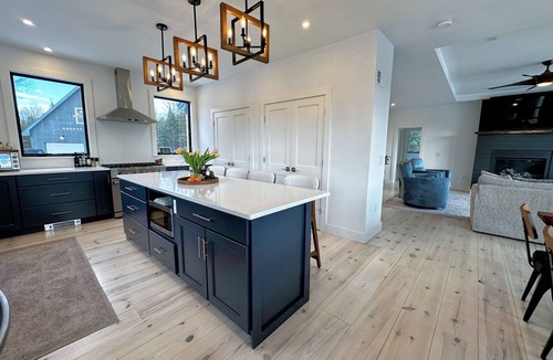 Franconia House | 2M New rustic contemporary home with stunning views, great amenities and perfect private location.