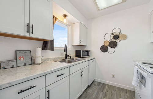 Turnagain Apartment | 2nd Floor Pet friendly Apartment in Turnagain near airport ANC