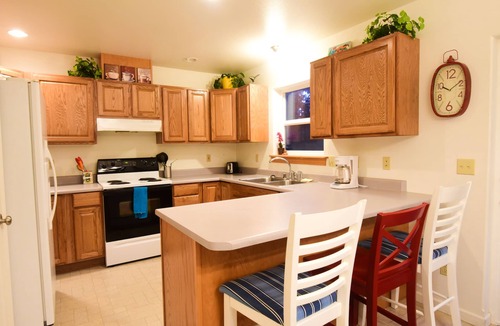 Kodiak House | 3 Bed 2.5 Bath House & Save 25 dollars PER DAY on Rental Car, July to September