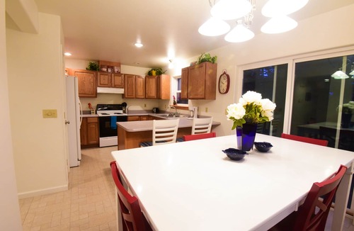 Kodiak House | 3 Bed 2.5 Bath House & Save 25 dollars PER DAY on Rental Car, July to September