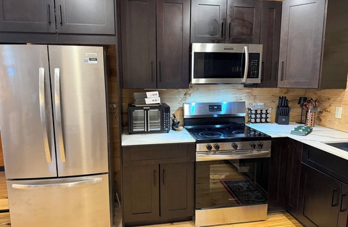 Charter Hills Cabin | 3 bedroom 2.5 bath Log Cabin HVAC in Beech Mountain perfect getaway sleeps 10!