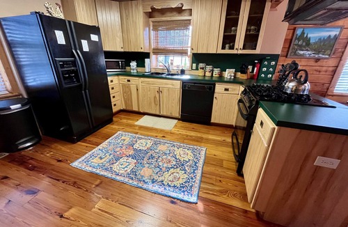 Wolf Laurel Cabin | 3 Bedroom + 3.5 Bath Beautiful Log Cabin with Fireplace + Stunning Mountain Views!