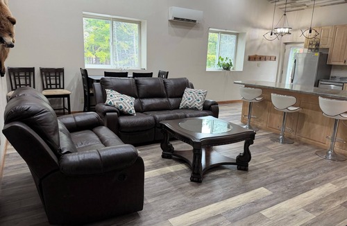 Ketchikan Apartment | 3-bedroom apartment in enchanting Ketchikan with AC