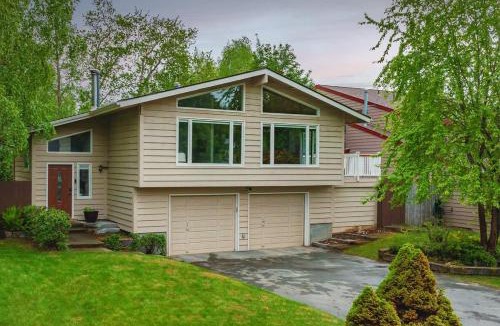Turnagain House | 3 Bedroom Home sleeps 12
