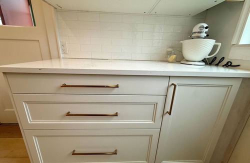 Bryant House | 3-bedroom house with AC. Walk to light rail. Next to U-village. With Backyard.