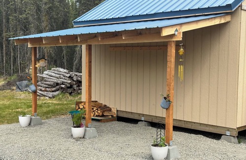 Soldotna House | 3-bedroom house with walking distance to Kenai River, family friendly.