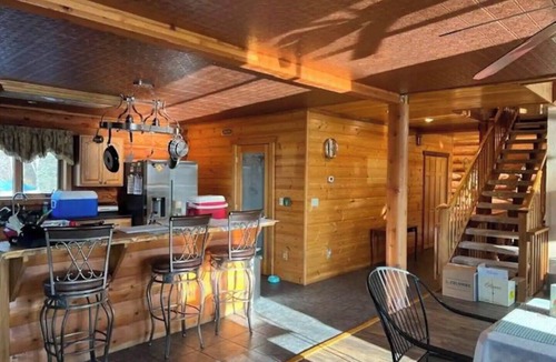 Talkeetna Cabin | 3-bedroom Lake Front Lodge on 10 acres just 13 miles south of Downtown Talkeetna