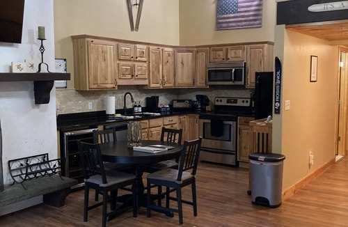 Bartlett Condo | 3 Bedroom Plus Loft, 2 Full Baths, 1 Minute to Story Land, 10 mins to Slopes!
