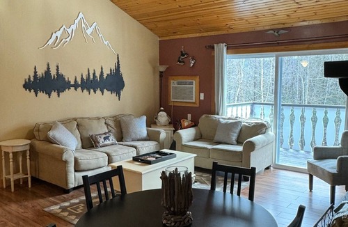 Bartlett Condo | 3 Bedroom Plus Loft, 2 Full Baths, 1 Minute to Story Land, 10 mins to Slopes!