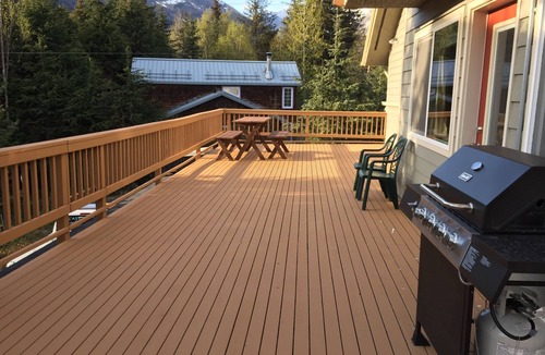 Alyeska House | 3 bedrooms with 2 person steam room, huge deck, walk to Alyeska ski resort