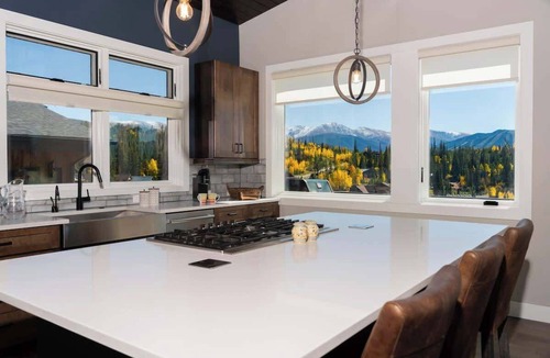 Rendezvous Ski Chalet | 3-Level Views | Hot Tub | Games