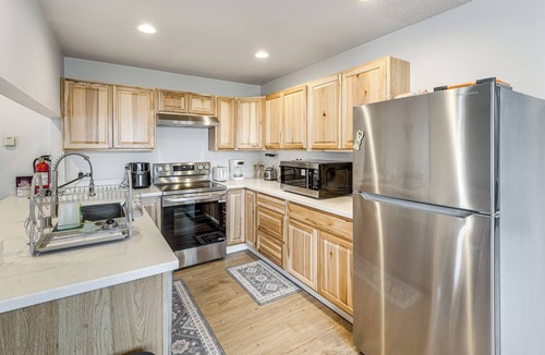 Spenard House | 3 Mi to Dtwn: Group Retreat in Anchorage!