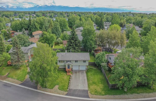 Sand Lake House | 3 Miles from Airport! 2 Minute Walk to Groceries!