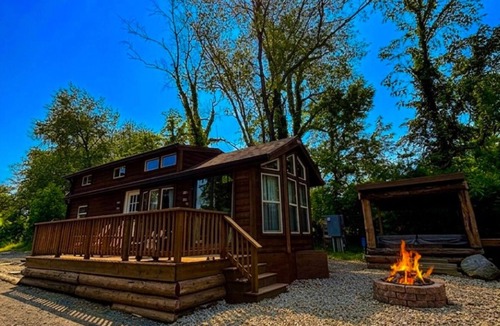 West Newton Apartment | 3 Tiny Cabins Together