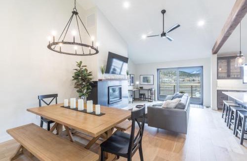 Ridgway House | 396 N Lena Street