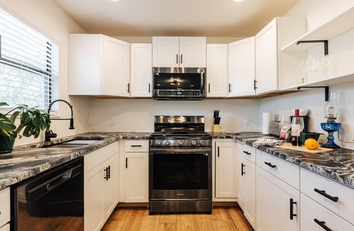 Sweetbriar House | 3BR Family Home near SoCO, Barton springs Pool❤️Minutes to Downtown, Moody