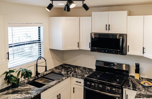 Sweetbriar House | 3BR Family Home near SoCO, Barton springs Pool❤️Minutes to Downtown, Moody