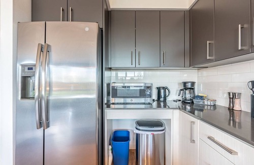 West Bellevue Bed & Breakfast | 3BR | Gym, Balcony | Bellevue | Sophari Parkside H