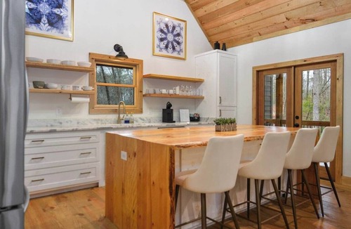 McCaysville Cabin | 3BR, Loft, Hot Tub, Wifi, Dog Friendly, Games