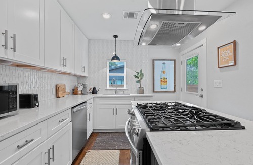 South Manchaca House | 3BR Oasis Near SoCo - Pool - BBQ - Mins to DT ATX