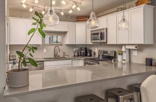 Turnagain House | 3BR w/Views Trails/Airport