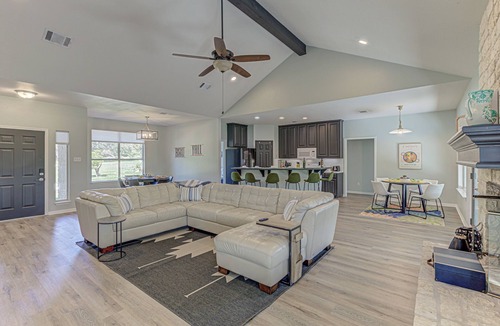 Austin House | 4 BDRM Hill Country Home with Pool Near Wineries!