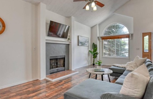 Colorado Springs House | 4 Bdrms, fenced back yard, Pool Table and Mtn Views