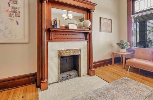 Victorian Village House | 4 Bed Duplex near Goodale Park