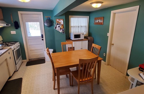 Sinclair House | 4 bedroom cottage, sleeps 14 ADVENTURE is worthwhile in itself!