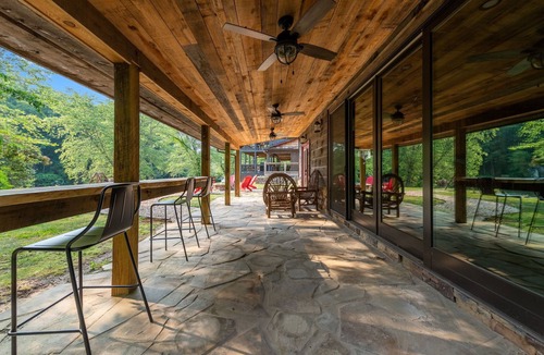 Mineral Bluff Cabin | 4 Bedroom Luxury Cabin on Toccoa River w/Separate Entertainment Room & Suite