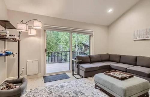 Eagle-Vail House | 4 bedroom Luxury Mountain Chalet with private hot tub