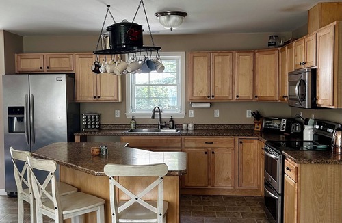 Winthrop House | 4-bedroom Waterfront LAKEHOUSE in Maine. Fire pit, deck & private dock, kayak.