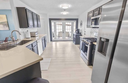 George Bush Park/Eldridge House | 4 Queen Beds + Fire Pit | Energy Corridor