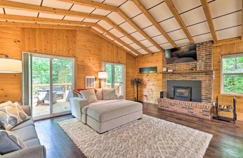 Beech Mountain House | 4-Season Family Retreat about 2 Mi to Ski Resort!