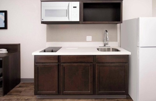 Austin Hotel | 4 Self-Contained Units, Group-Friendly – Queen Bed in Each, Great Location