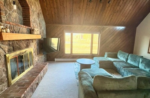Buena Vista House | 43-Acre Working Farm - 5BR, Sleeps 11 - Collegiate Peaks Views - Cheese Creamery