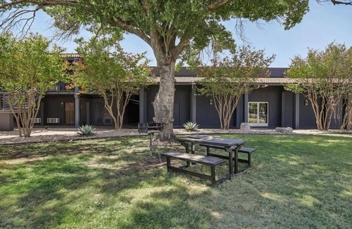St. Johns Apartment | [44] ATX Studio: 1 Queen, Access to Gym & Laundry