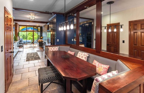 Mount Adams House | 4BR Bridal/Group Retreat, Walkable, Skyline Views