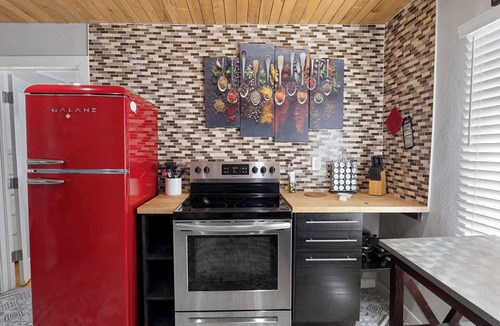 Barths Apartment | 4BR King Basecamp | Rooftop | Red Rocks & Denver Fun