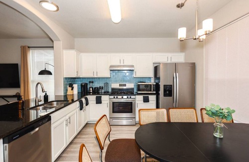 Austin House | 4BR Pet-friendly S. Austin Retreat Near 6th St & Music