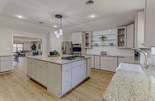 Zilker House | 4BR Sleeps 10 BBQ Firepit & Walk To Zilker!