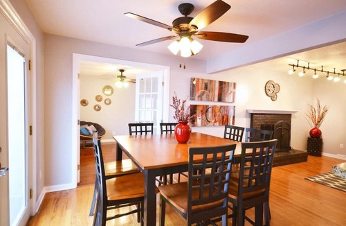 Lakewood House | 5 bdrm Near Belmar - Dining Shops Movie Theater Entertainment & Red Rocks