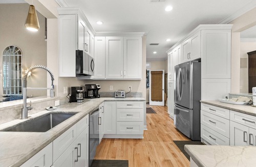 Captiva House | 5-bedroom vacation home in the Village with just a short walk to Captiva Beach!